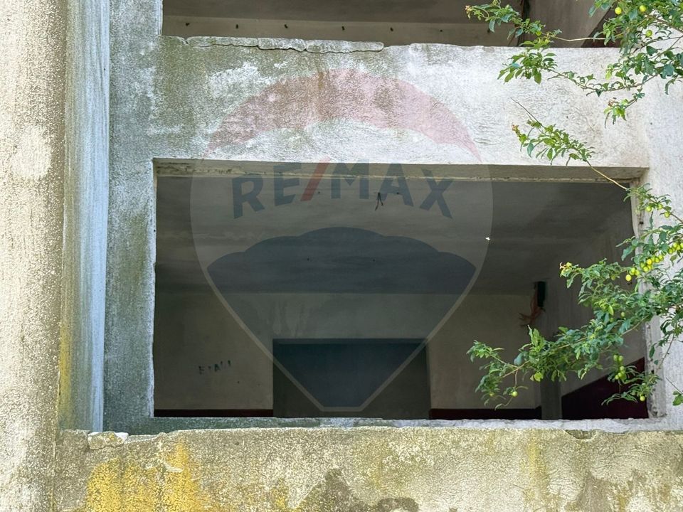 Investment opportunity / Block GF+4 for sale Babadag - Tulcea