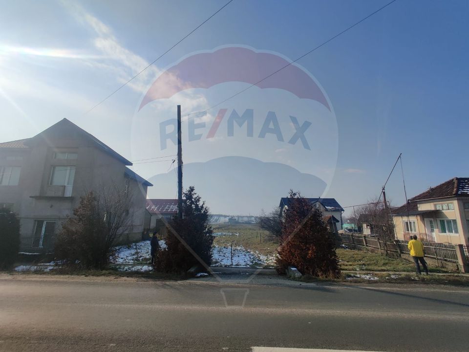 Teren de vânzare Satulung la șoseaua principală