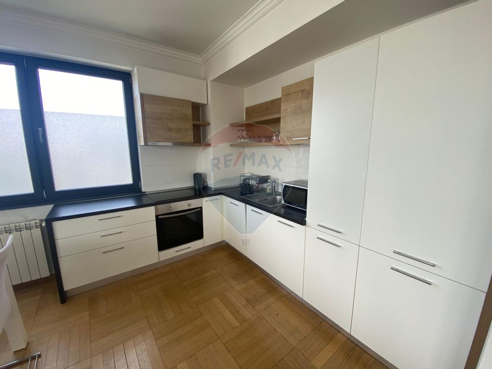 Apartament cu 3 camere de închiriat în zona Semicentrală