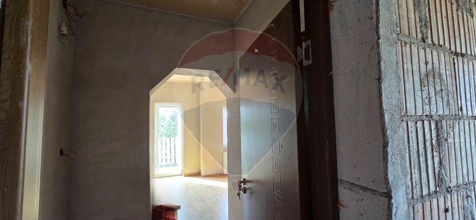 Casă la gri P+M cu anexă – oportunitate unică în Chișineu-Criș!