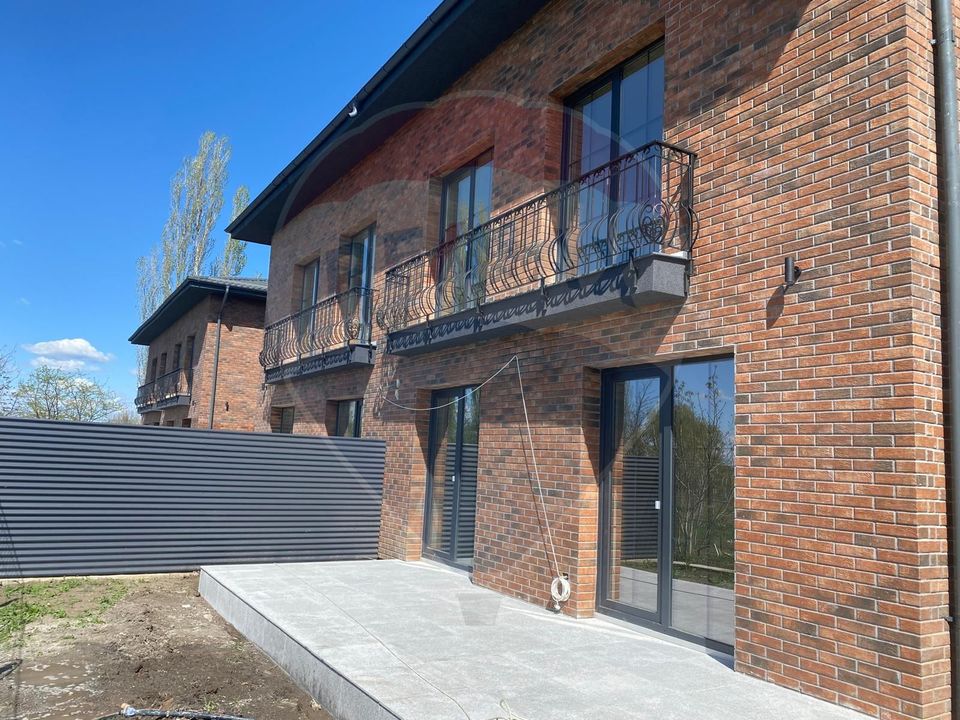 DE VANZARE Vila tip Quadruplex OTOPENI