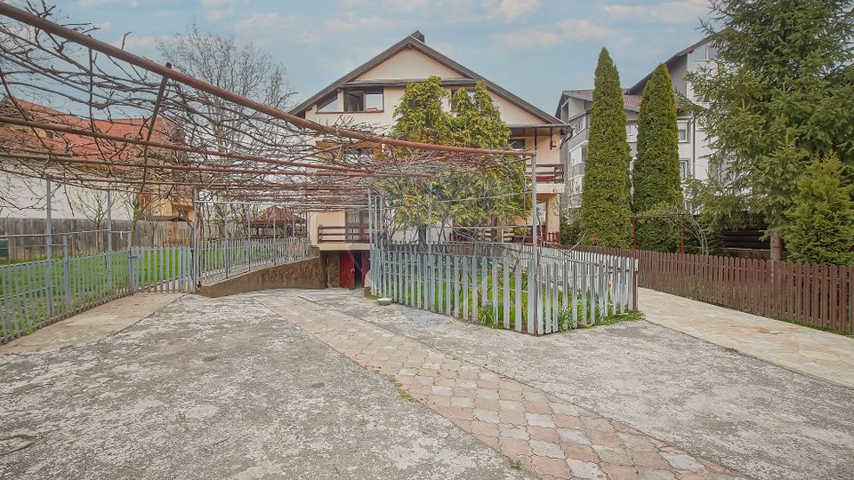 Vilă cu Teren Generos - Tractorul, Potrivită pentru Locuit sau Afacere