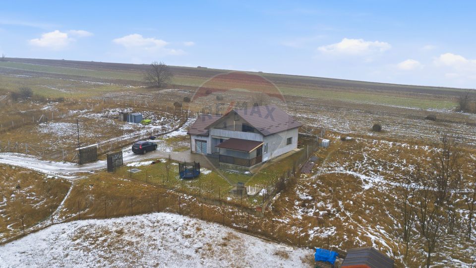 Casă P+M cu teren generos, zonă liniștită – Holboca. Comision 0%