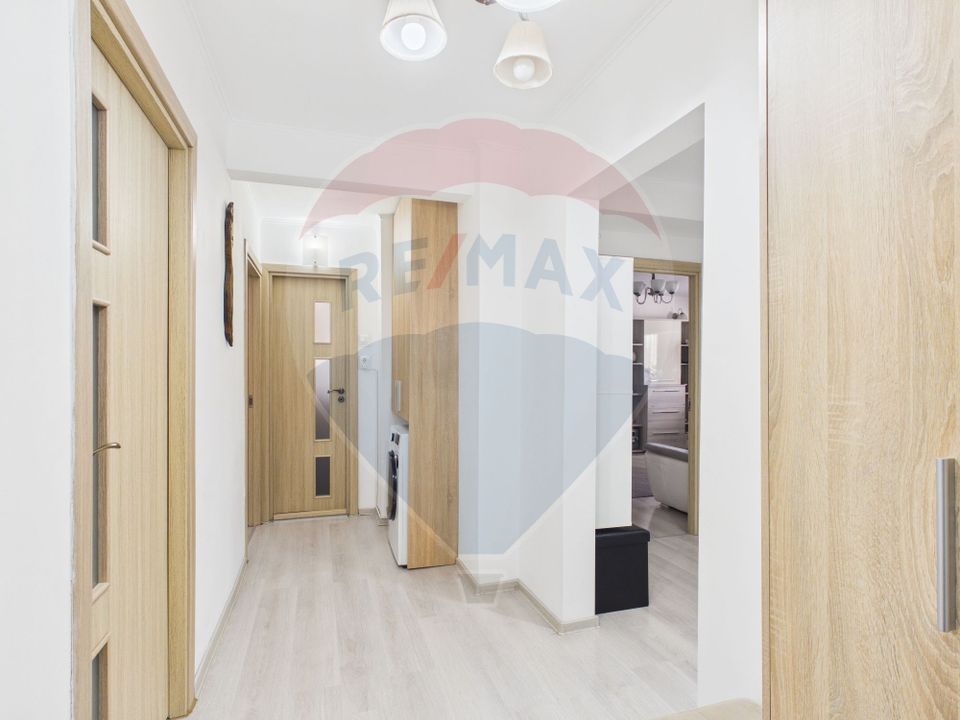Apartament 4 camere de vanzare – complet renovat, mobilat și utilat