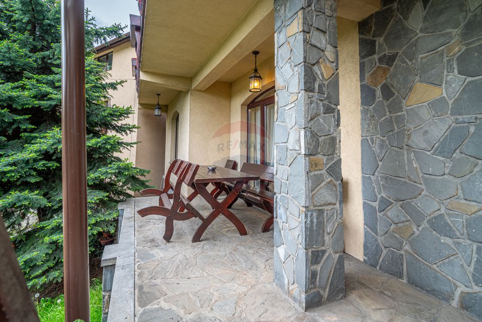 Proprietate deosebită de vânzare în Bușteni - Pensiune + Duplex