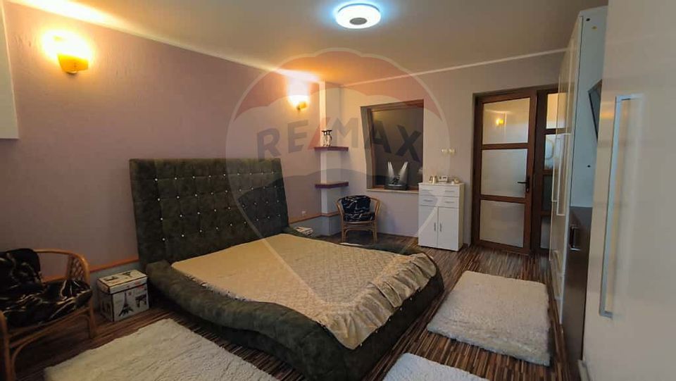 Casă cu piscină de vânzare în zona Piața Centrală Galați