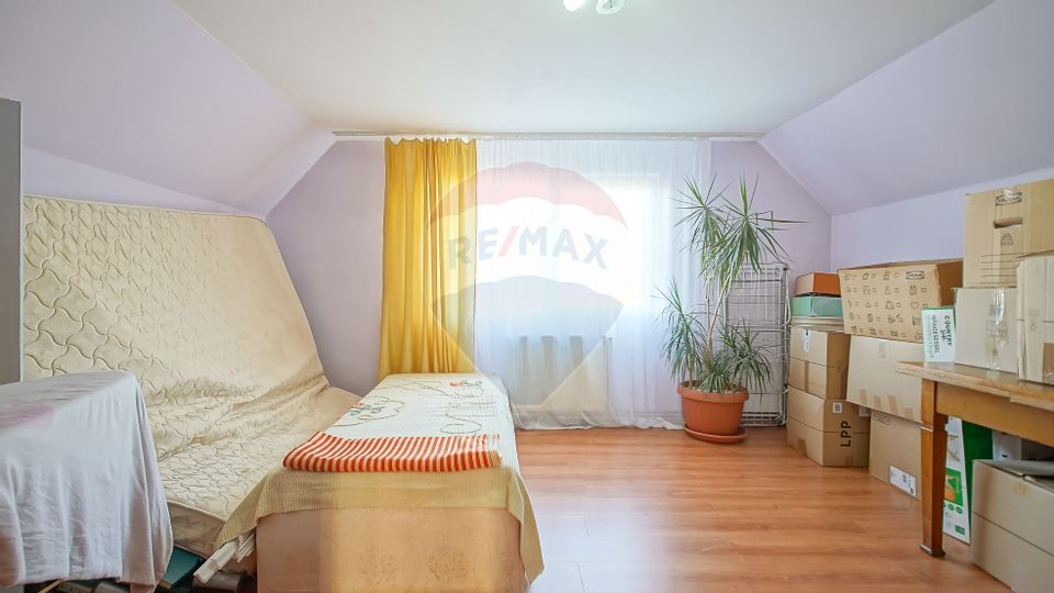 Casă cu 6 camere de vânzare în Râșnov, teren 1.100 mp, zona Glăjărie