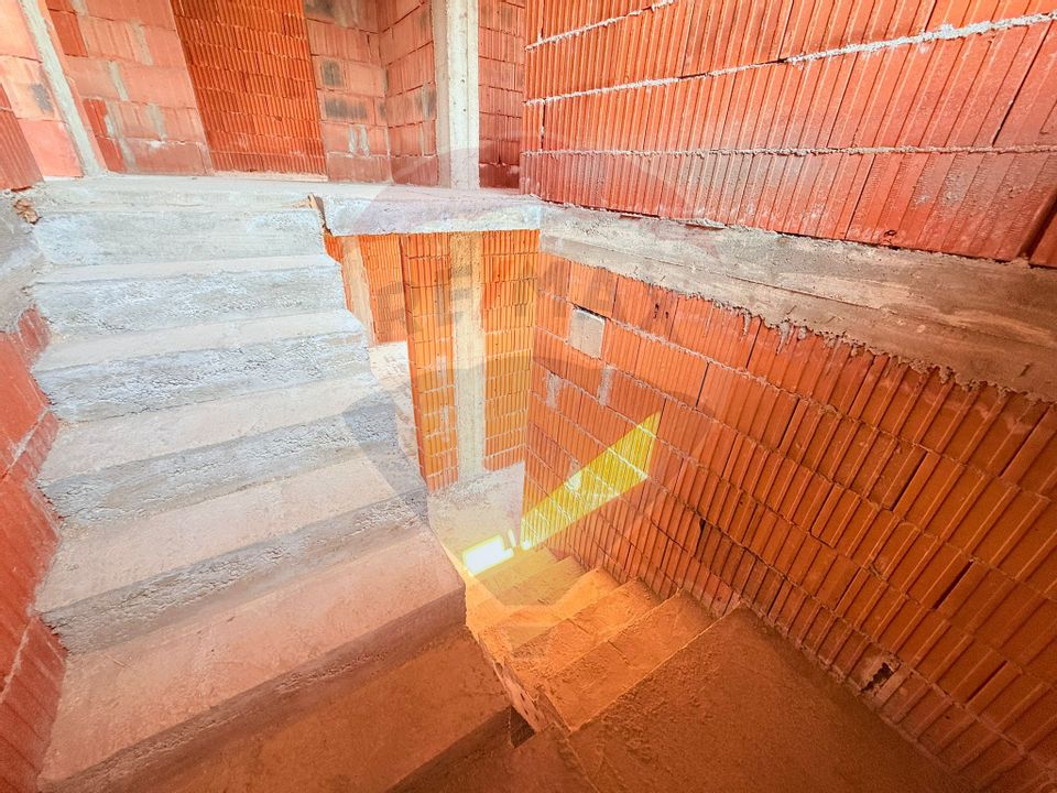 Detached house / villa for sale | Red | Dragomiresti-Vale/