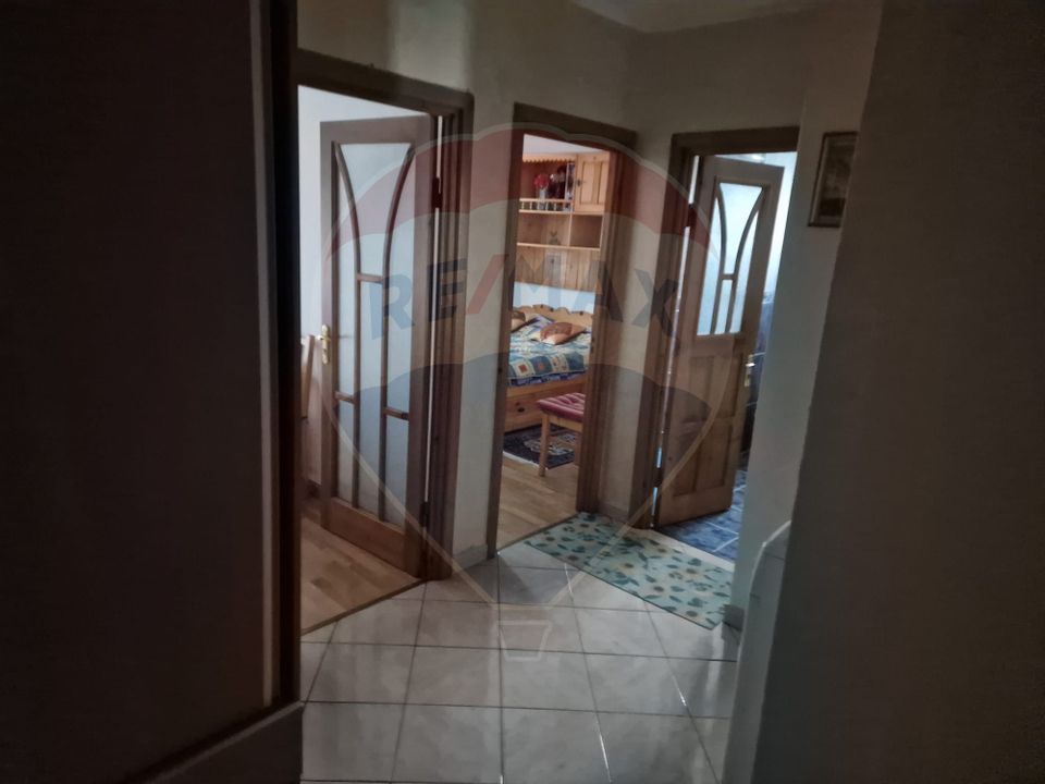 Apartament cu 3 camere de vânzare în zona Stefan cel Mare