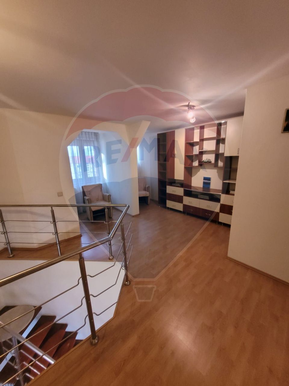 Apartament cu 5 camere de închiriat în zona Vasile Aaron