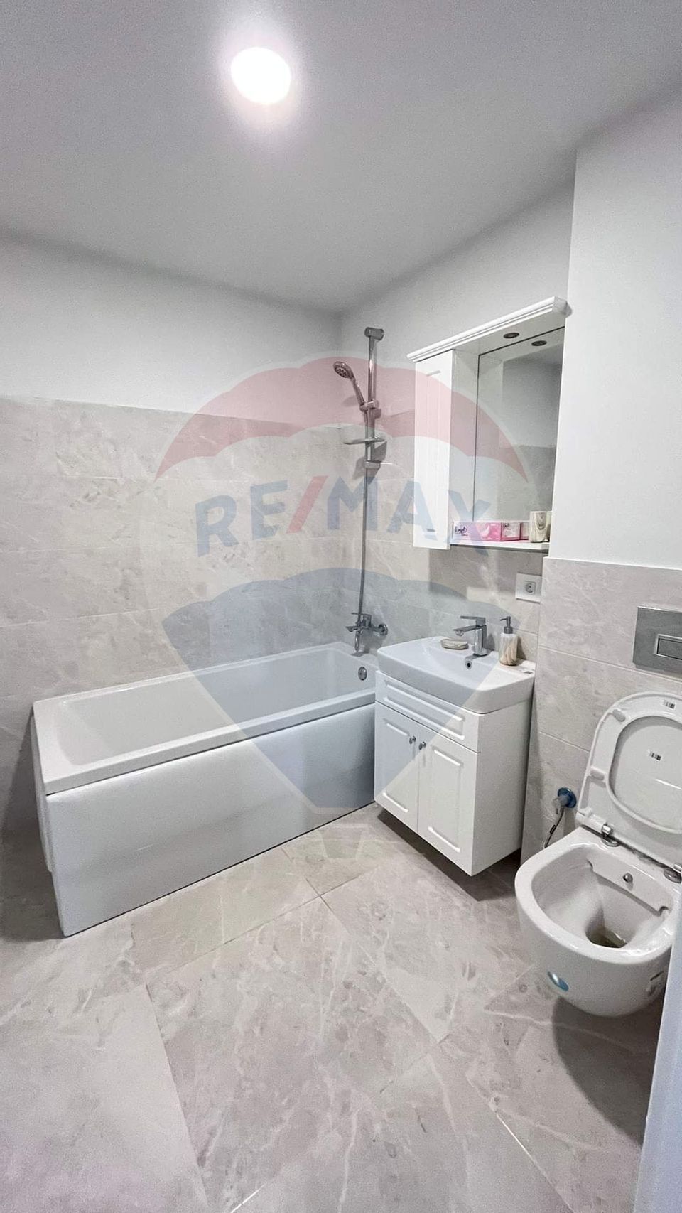 Apartament nou cu 3 camere de închiriat Zen Residence Constanta