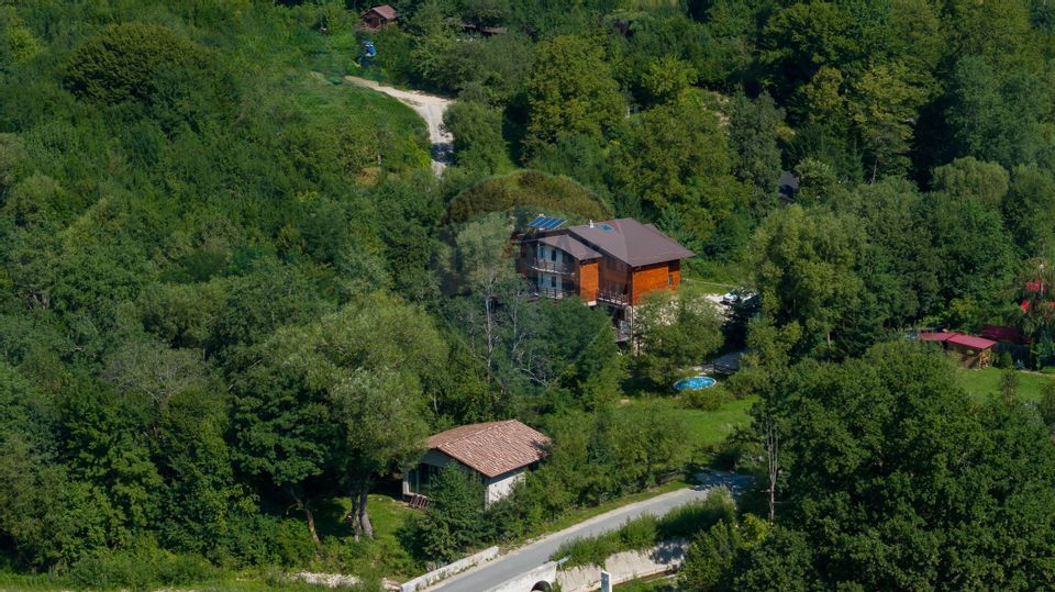 De vânzare –Pensiunea Casa Margo + Casă de Vacanță în Cheile Râșnoavei