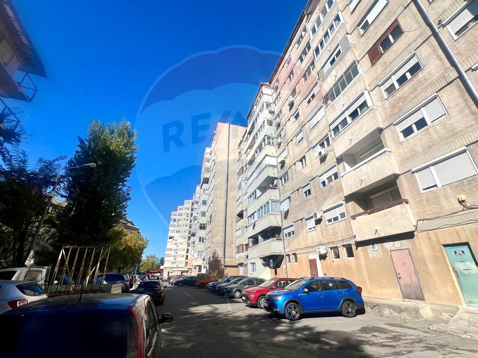De închiriat apartament cu 4 camere, zona Dacia