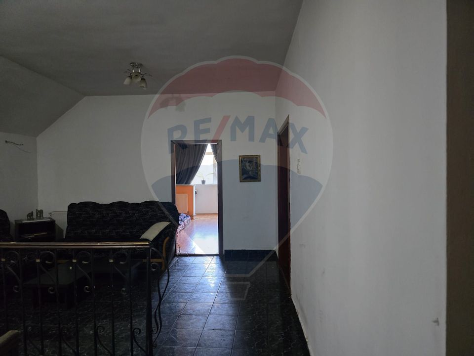 Apartament cu 4 camere de vânzare în zona Central
