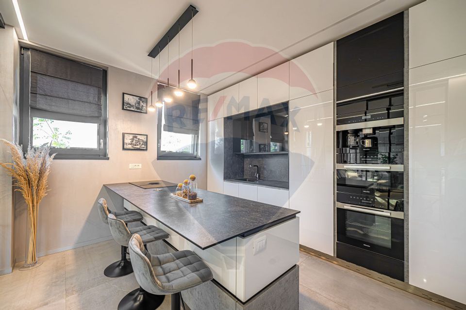 8 room House / Villa for sale