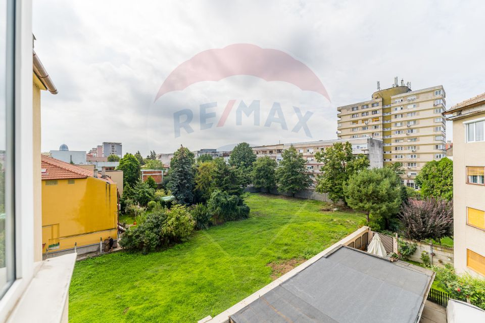 Apartament cu 3 camere decomandat, situat pe malul Mureșului, Arad