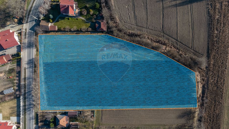 Teren intravilan 9.000 mp pentru dezvoltare rezidențială sau mixtă