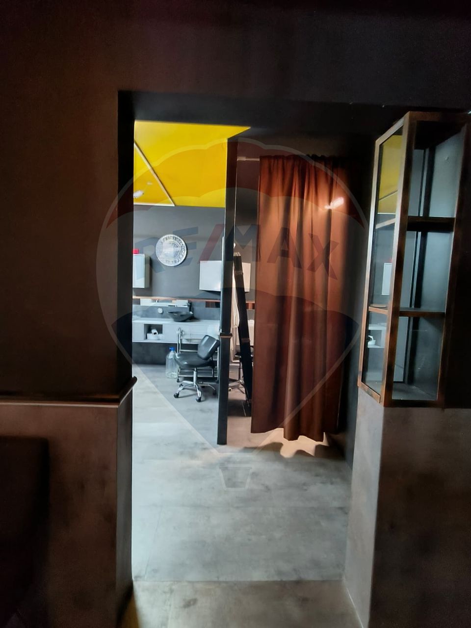 165sq.m Commercial Space for rent, Plopilor area