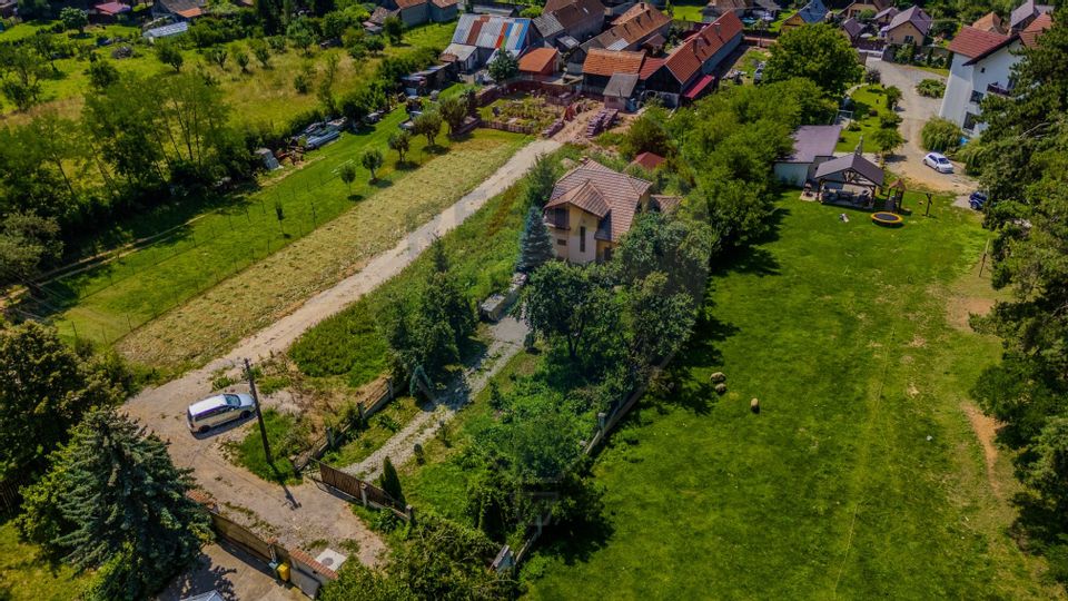 Casa CU POVESTE rezidential/ vacanta in Teliu cu 1700 mp teren!