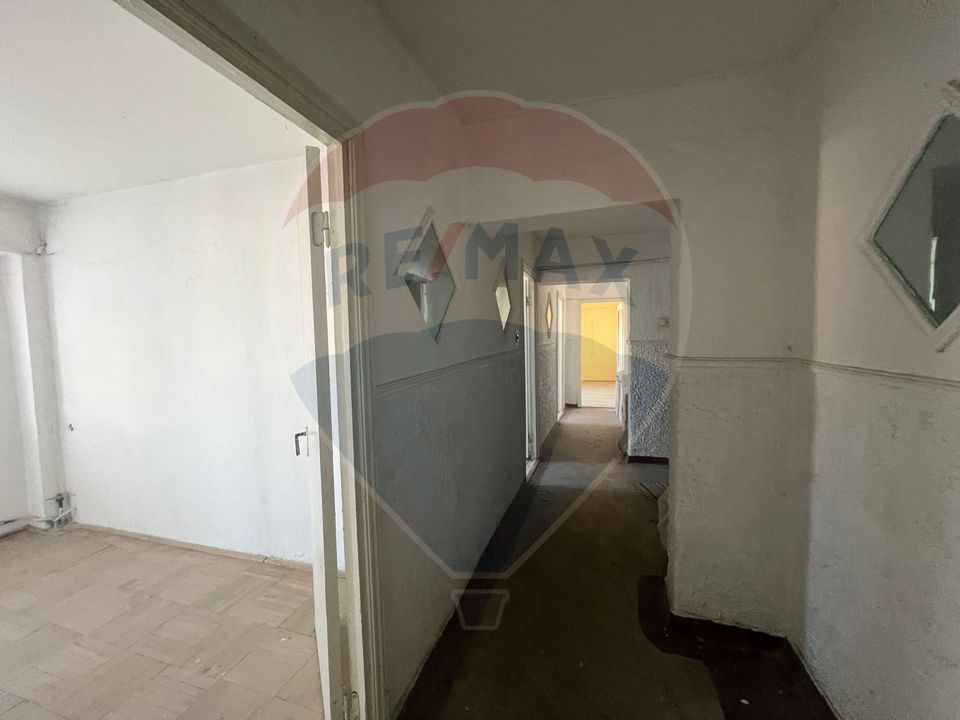 Apartament 4 camere in zona Piata