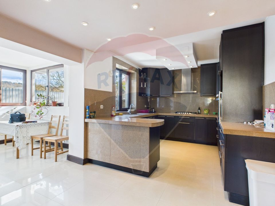 Vilă spațioasă în zona centrală Breaza, 310 mp utili, teren 610 mp