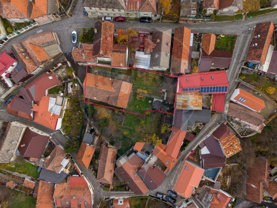 Casă cu 5 camere si curte, de vânzare, zona Centrul Istoric!
