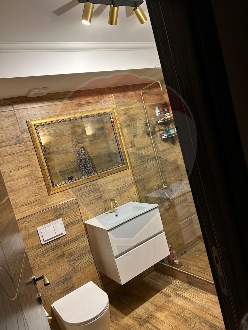 Apartament cu 3 camere de vanzare, langa padure, piscina, loc de joaca