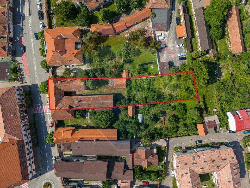 Casă / Vilă cu 10 camere de vânzare în zona Ultracentrală Râșnov