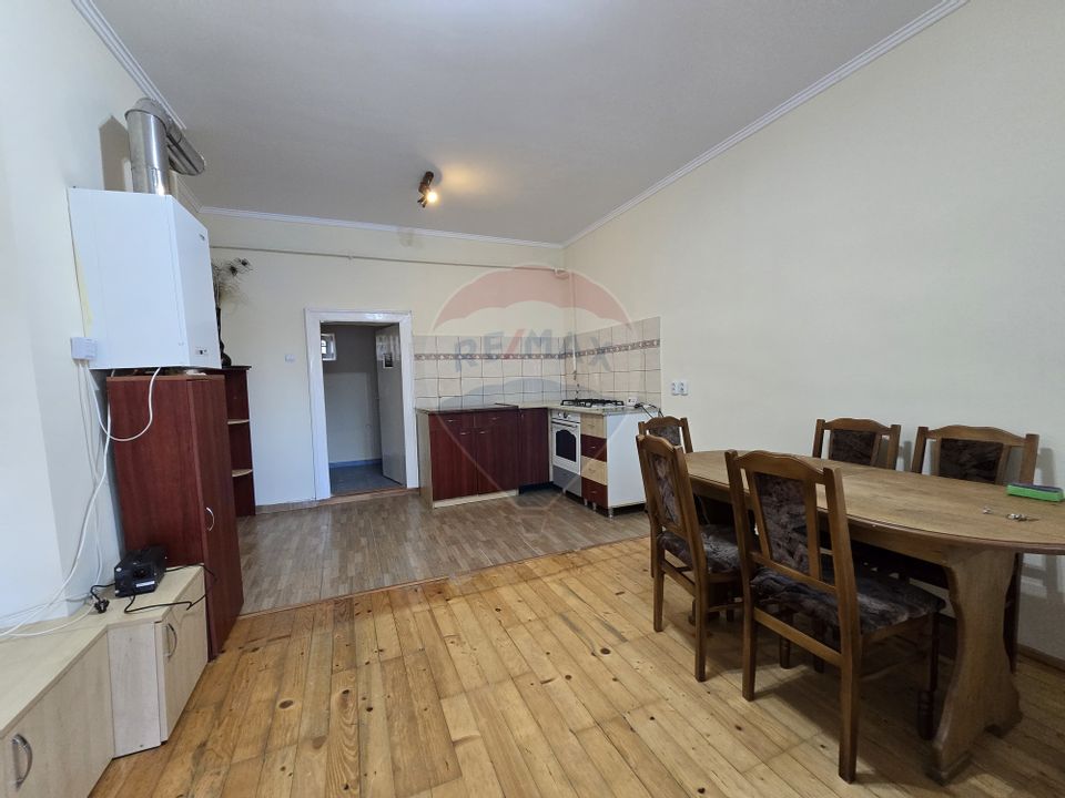 Casă cu 5 camere de vânzare în zona Central comision 0