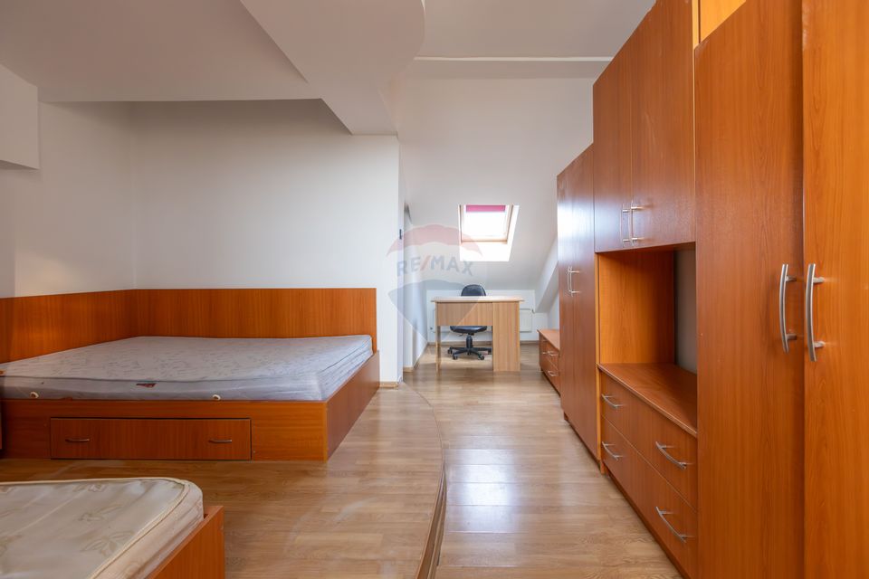 Apartament tip duplex cu 3 camere de vânzare în zona Ultracentral