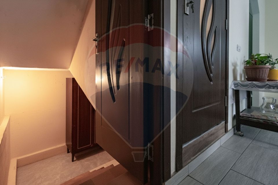 Casă / Vilă cu 6 camere de vânzare în zona Sagului