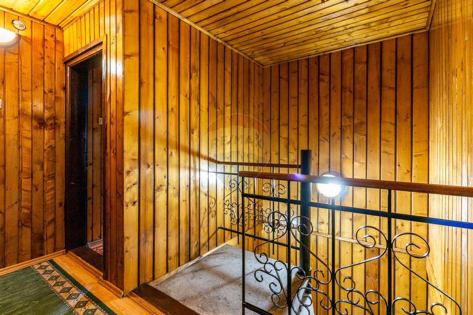 Vilă/Pensiune de vânzare în Sinaia – 450 mp, lângă Castelul Peleș