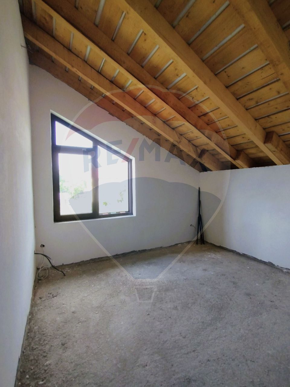 Vila moderna cu 4 camere de vânzare in Brebu, Prahova