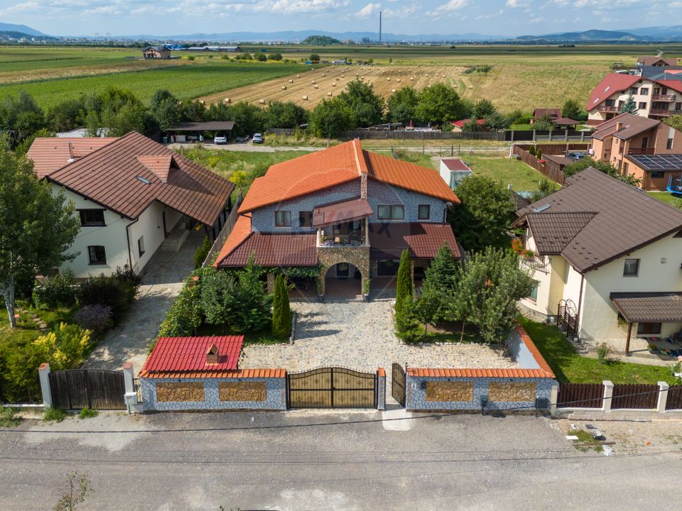 Conac, proprietate unica, in mijlocul naturii, Sacele!