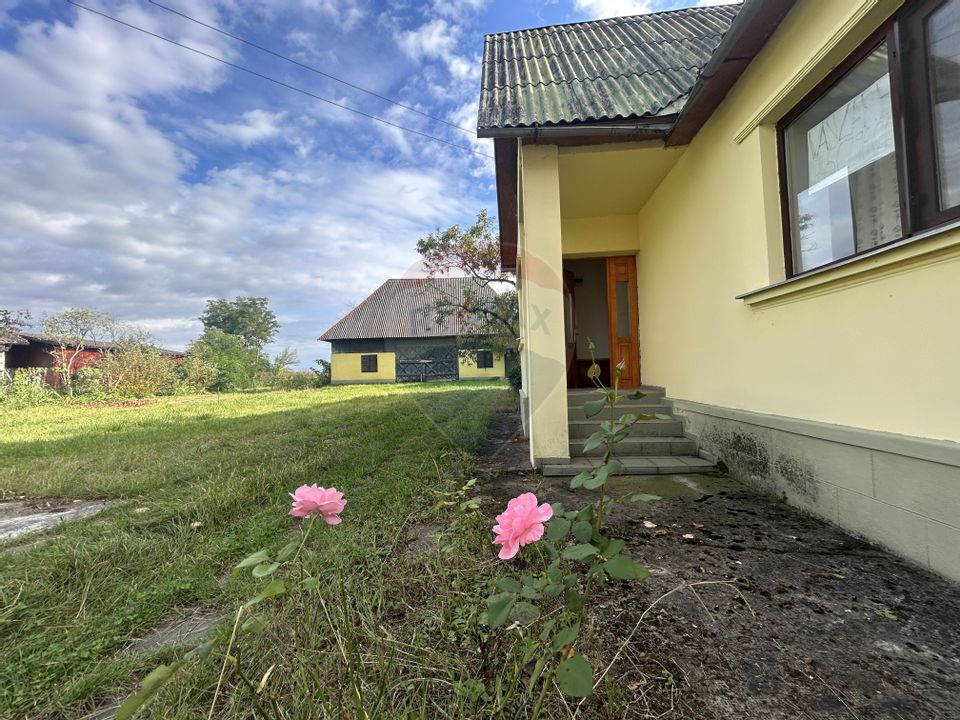 Casa - sura cu 16 ari teren de vânzare în Buşag