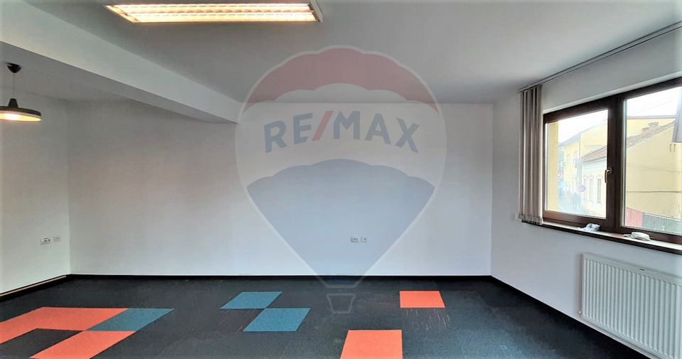 152sq.m Office Space for rent, Semicentral area
