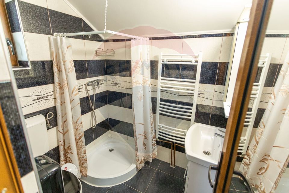 Pensiune agroturistică cu 6 camere + Casă de locuit, de vânzare