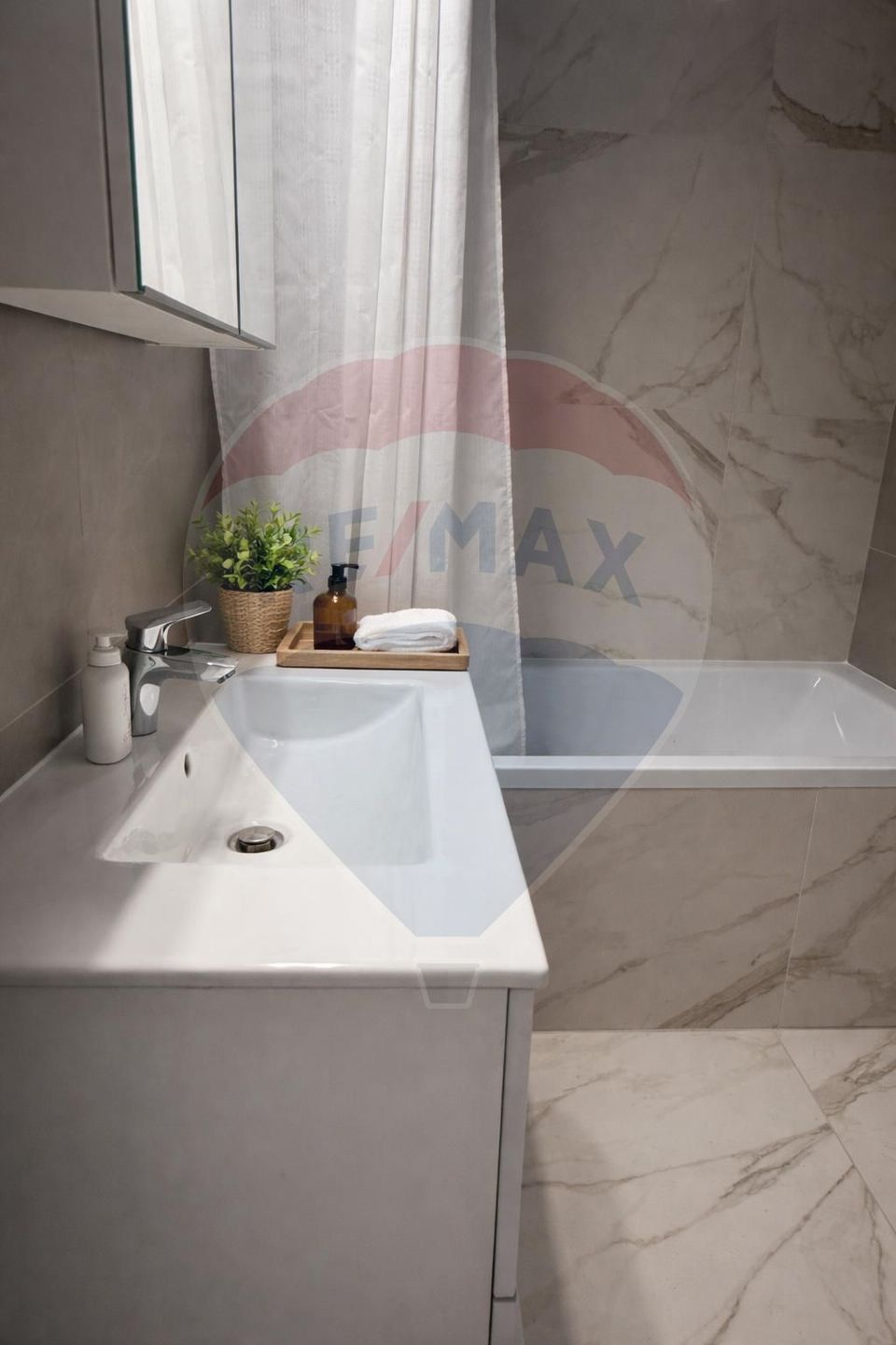 2 room Apartment for rent, Damaroaia area