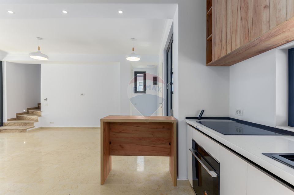 Vânzare Vilă cu 5 camere, curte si parcare de vânzare in TUNARI