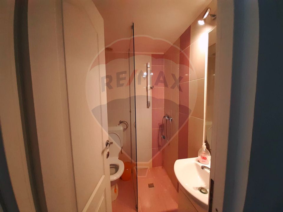 Casă / Vilă cu 7 camere   în zona Bran-Tohanita