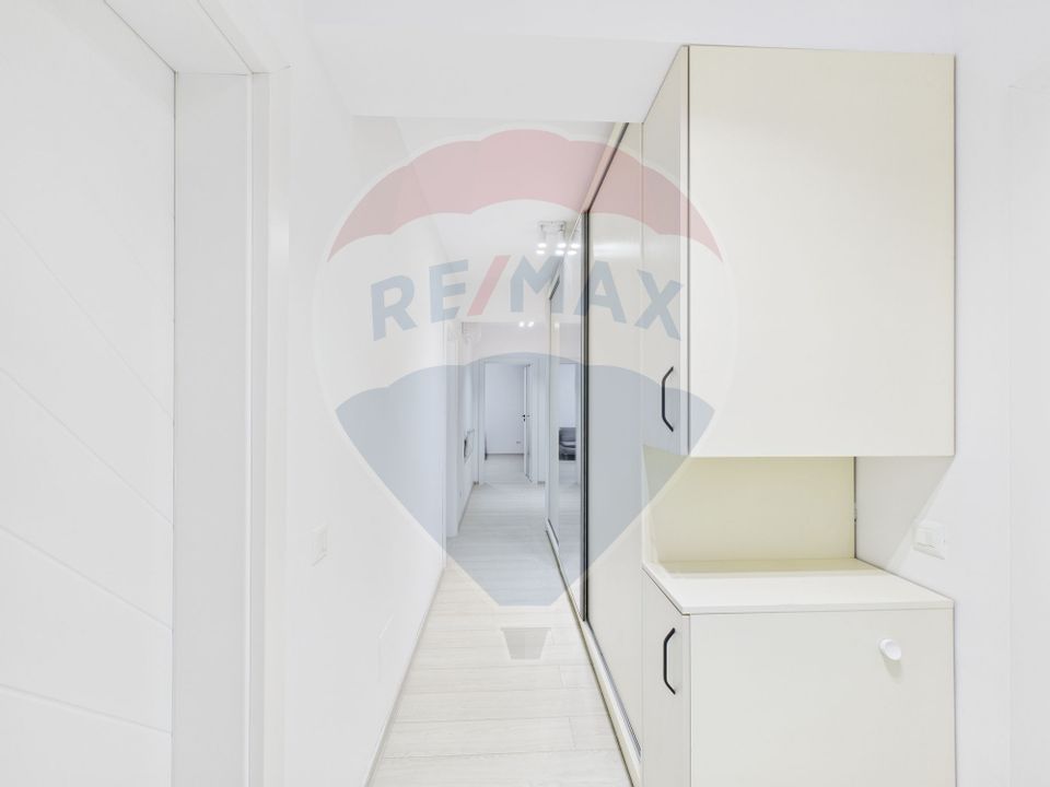 Apartament cu 3 camere de vânzare în zona Lujerului