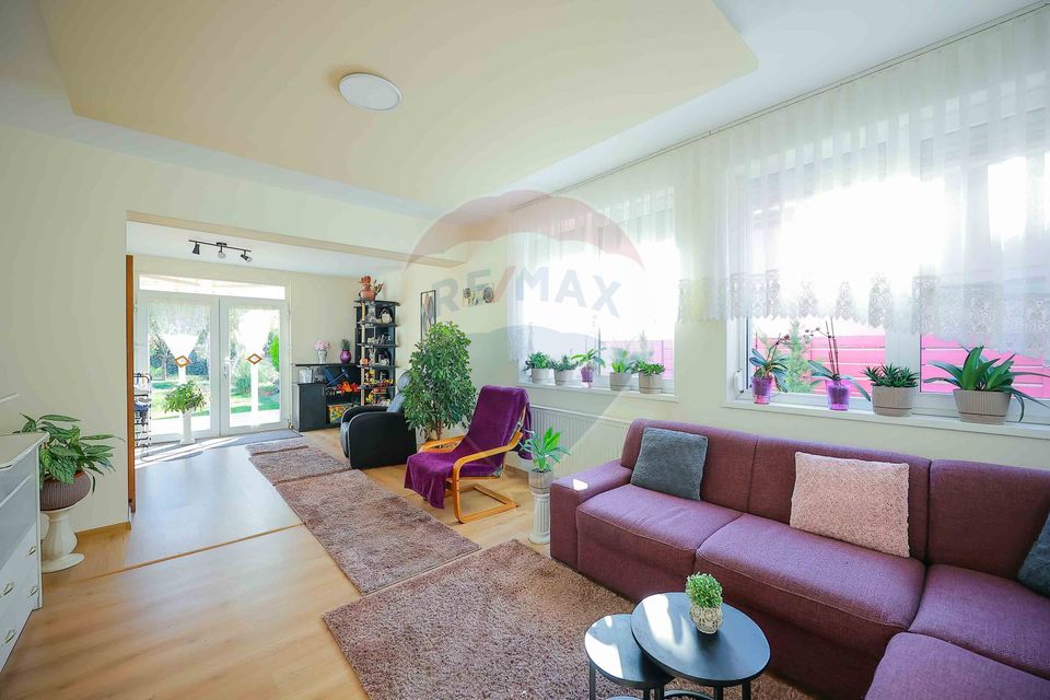 Casă cu 5 camere de vânzare în zona Episcopia Bihorului