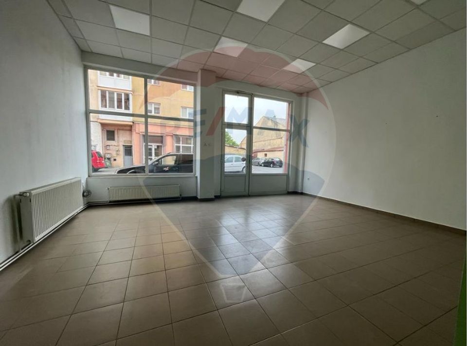 Spațiu comercial stradal-Inchiriere