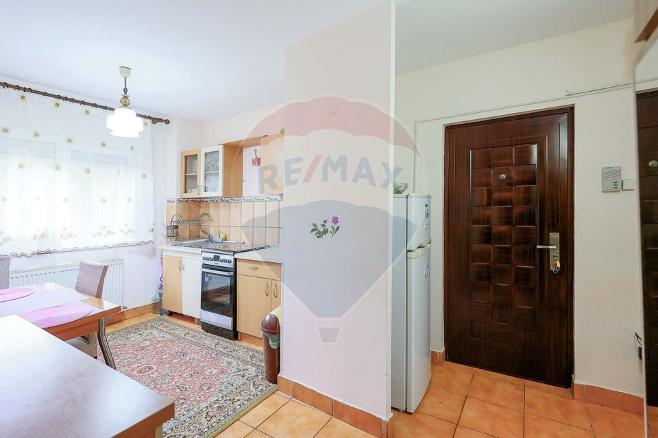 Apartament cu 2 camere de vânzare, în zona Rogerius