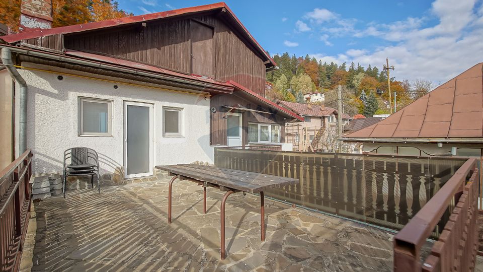 Vilă cu farmec istoric în Bușteni, pensiune sau locuință de vacanță!