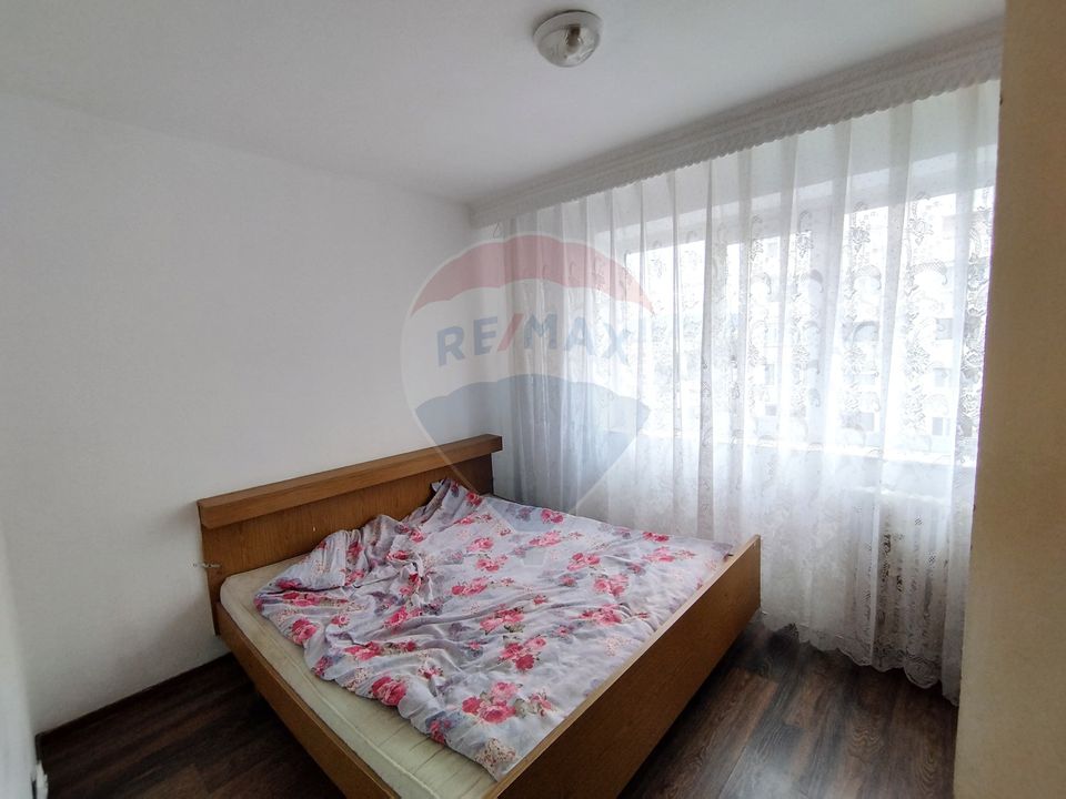 Apartament decomandat cu 3 camere de vânzare, zona Narcisa