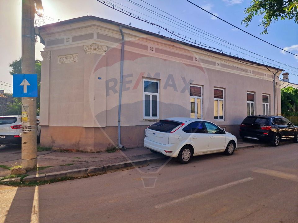 5 room House / Villa for sale, Central area