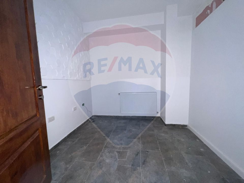 250sq.m Commercial Space for rent, Peninsula area