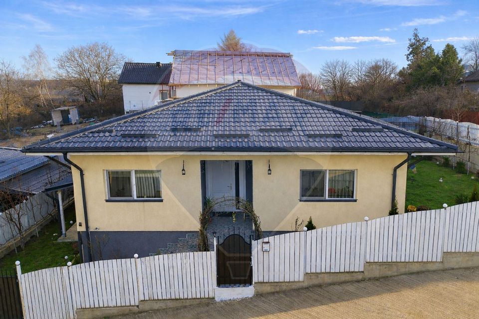 House + Apartment - 0% Comission 0% VAT - Hlincea - 5 Rooms