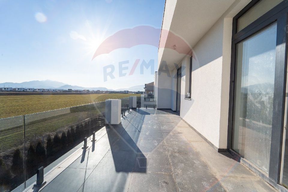 Casă Modernă de Vânzare în Sânpetru